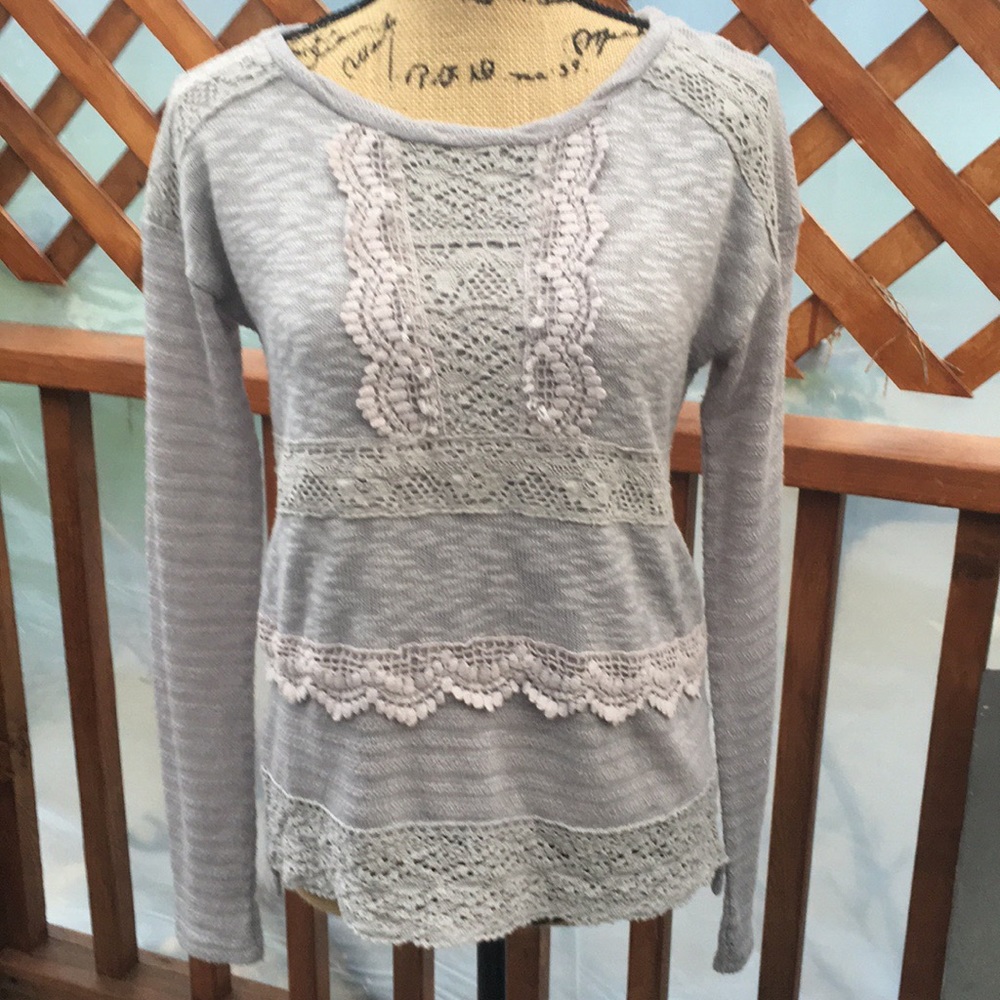 Lightweight sweater